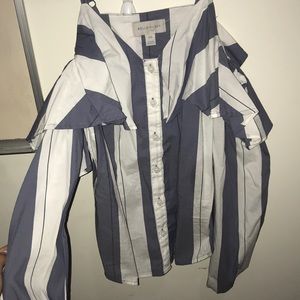 Shoulder-less, light, striped long sleeve shirt